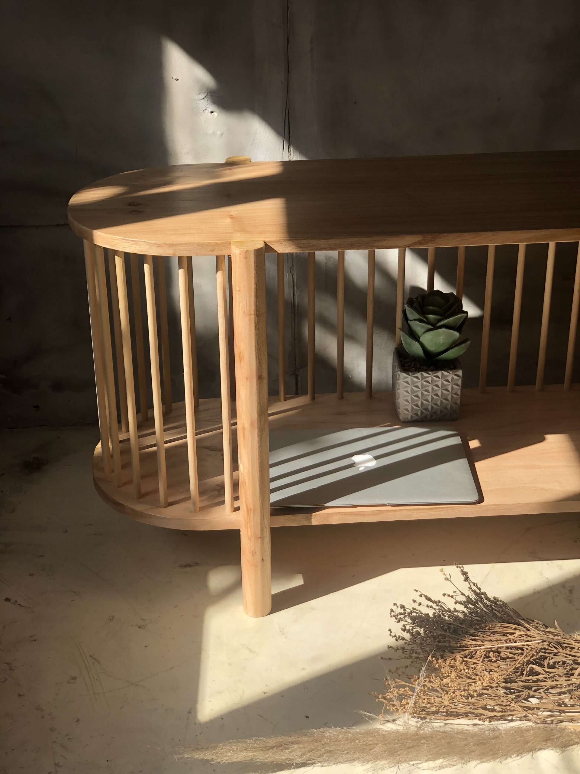 – B A S T Ø N E –