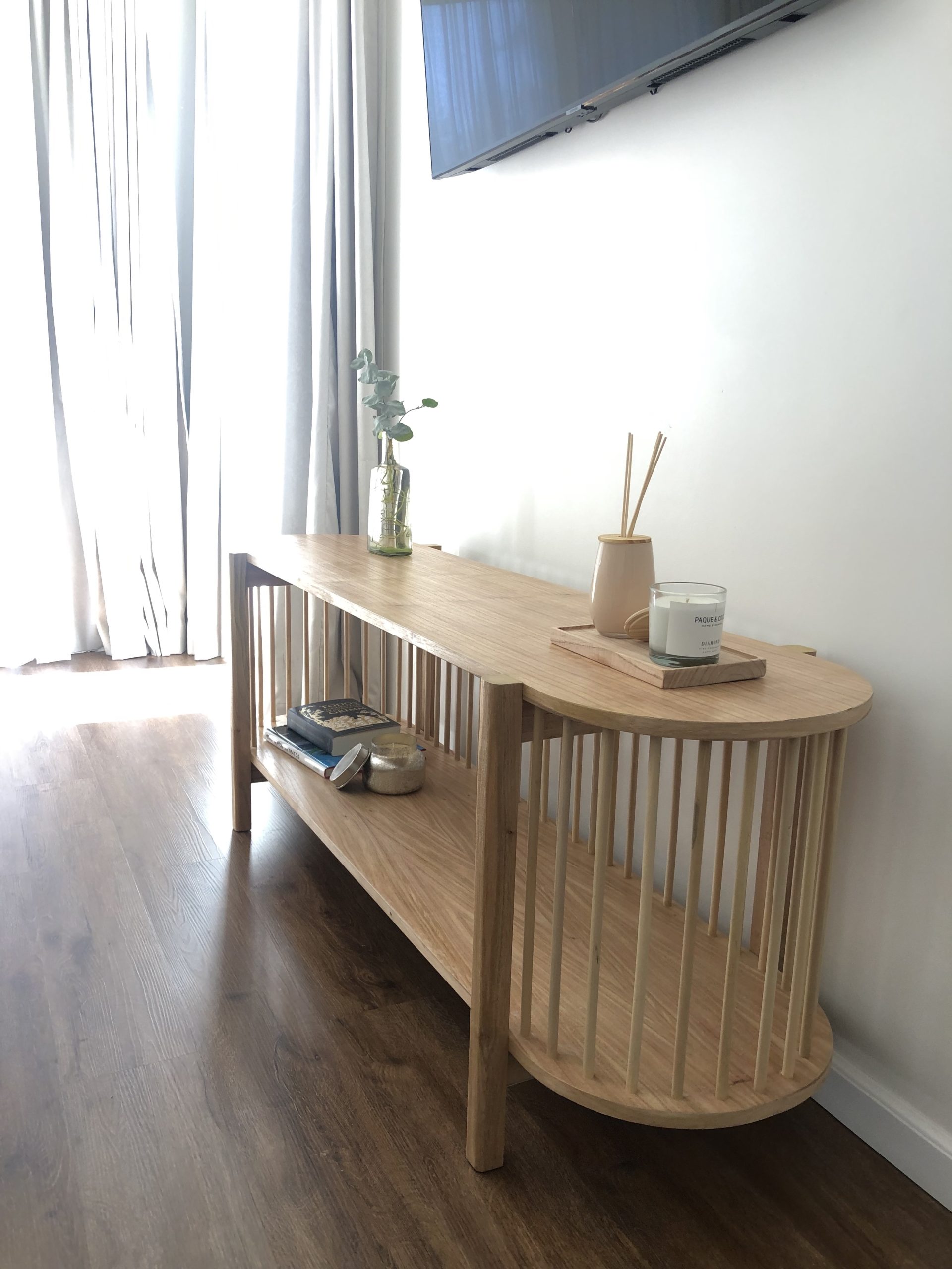 – B A S T Ø N E –